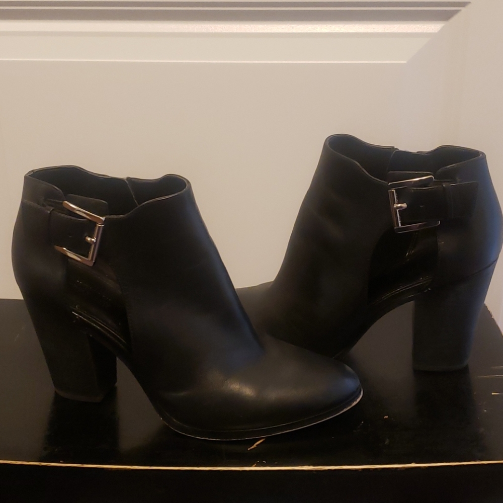 Micheal Kors black ankle boots size 8.